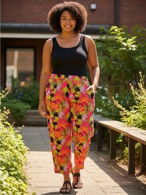 C&C California Pink Multi Floral Cropped Wide-Leg Pants